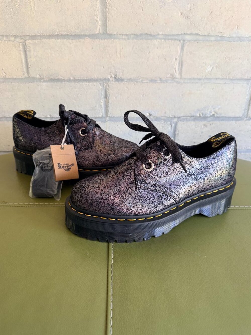 Dr. Martens Holly silver crackle size US W 11 / UK 9 NWT